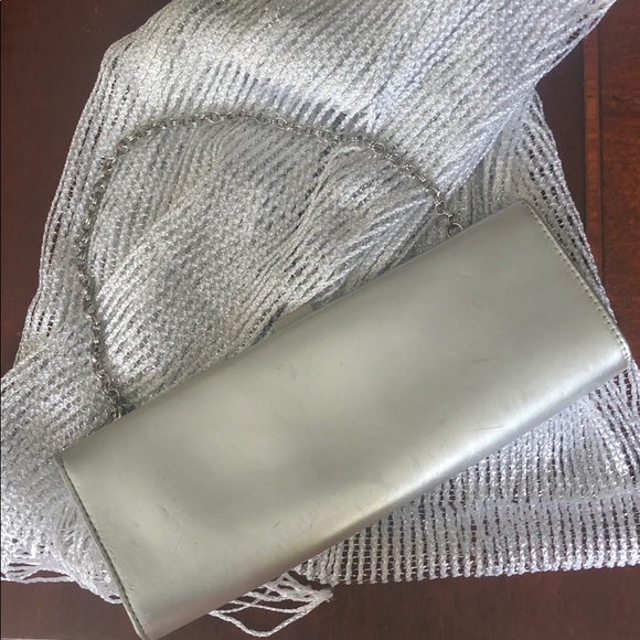 Set of clutch and silk silver scarf. - Picture 2 of 3